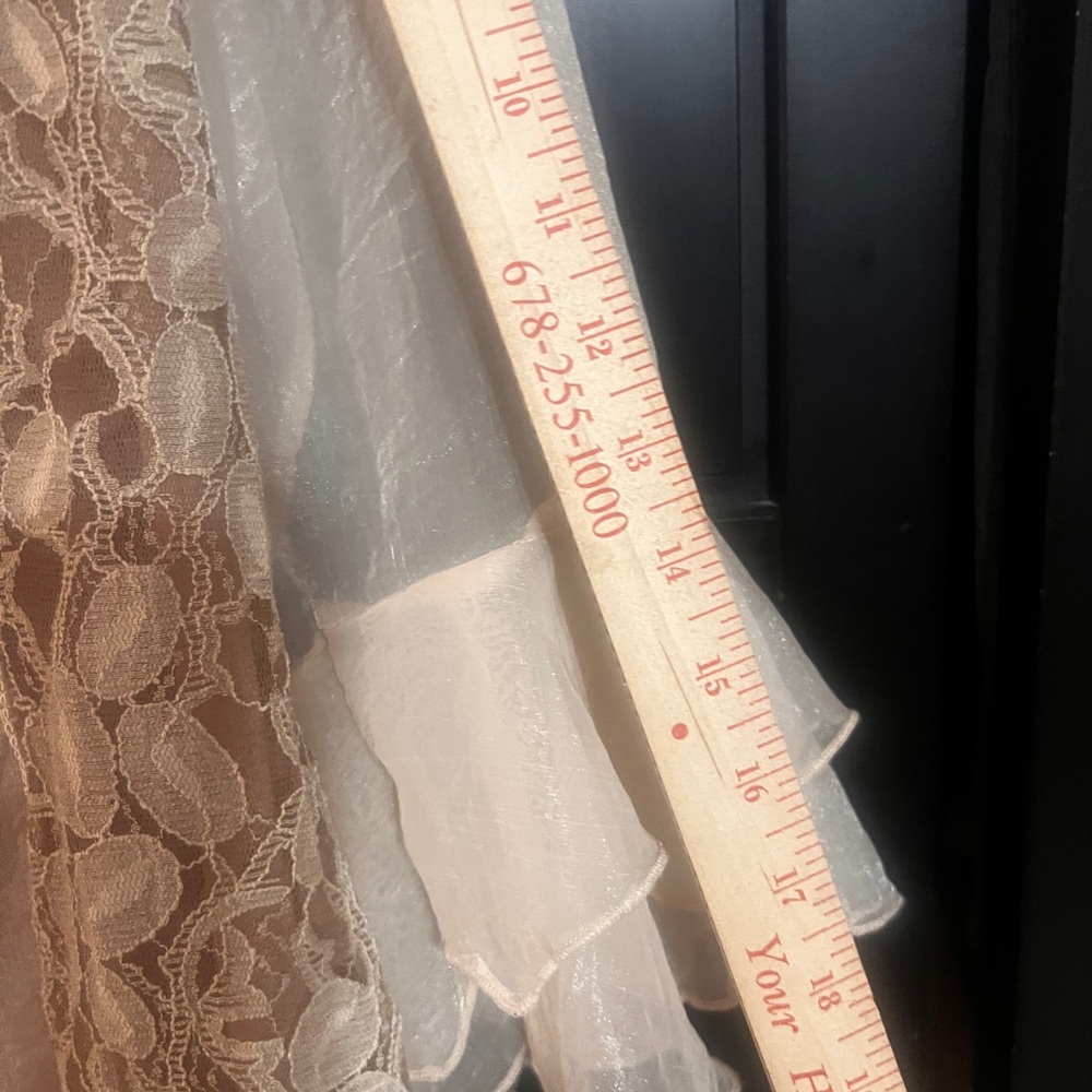 Elegant Cream Lace Women Top - Picture 6 of 16